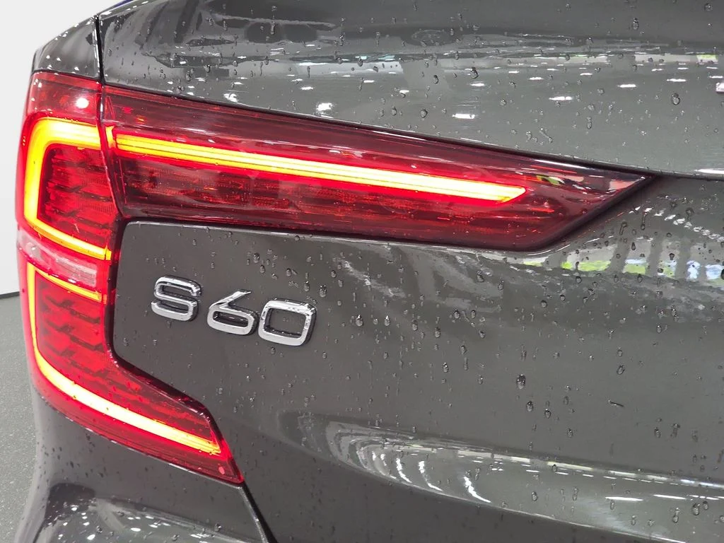 Used 2020 Pine Gray Metallic Volvo T6 Momentum image 27
