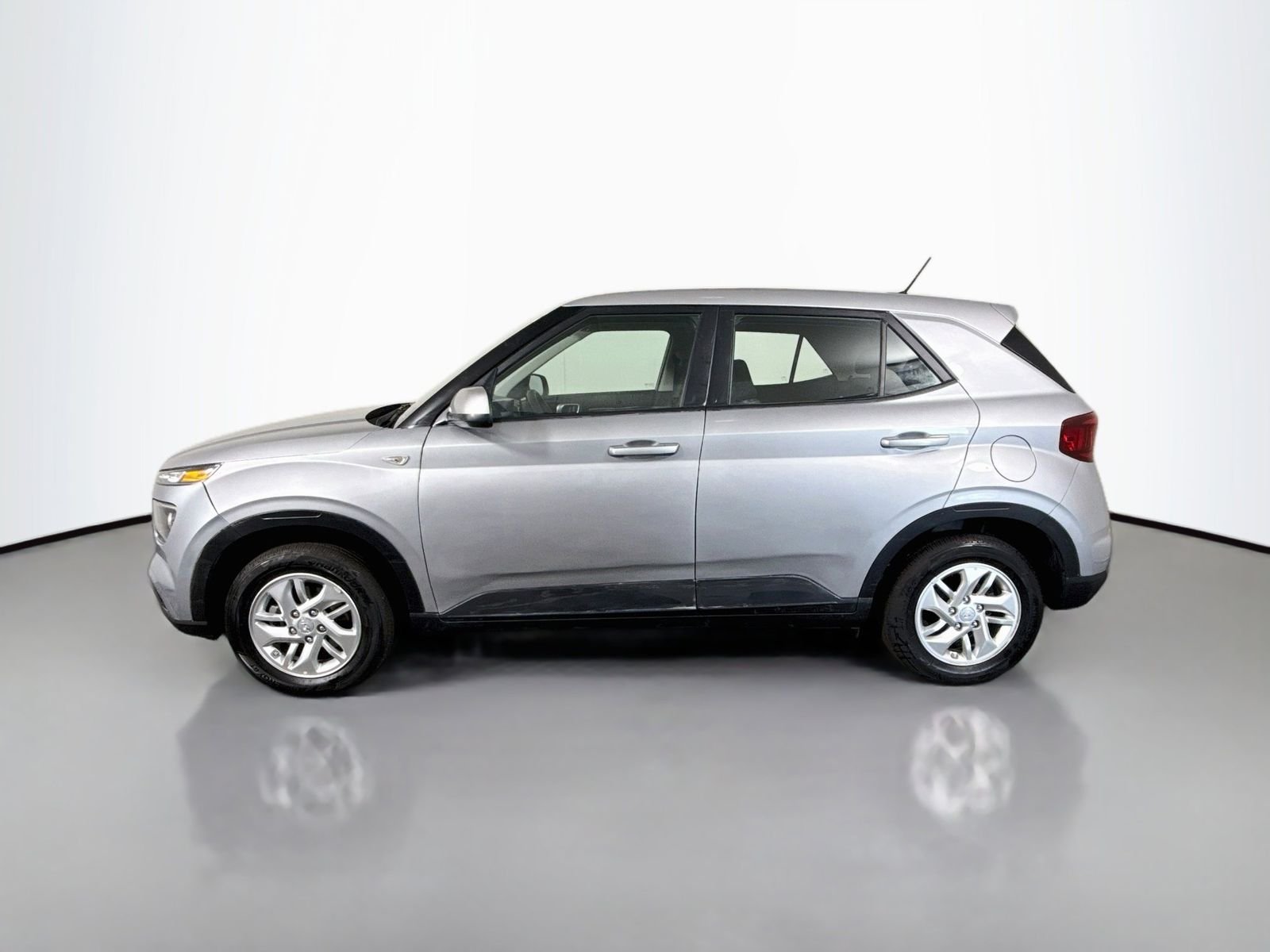 Used 2026 Silver Hyundai SE image 4
