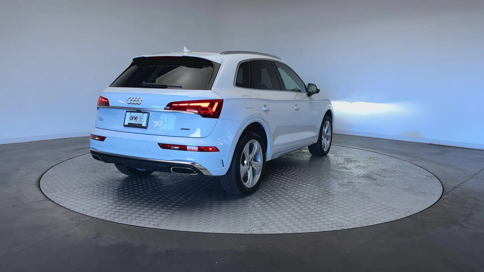 Used 2025 Glacier White Metallic Audi S line Premium Plus image 8