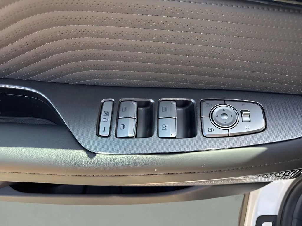 Used 2025  Hyundai Calligraphy Night Edition image 14