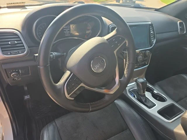 Used 2019 White Jeep Laredo E image 16