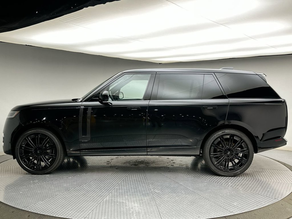 New 2027 Santorini Black Land Rover SE image 2