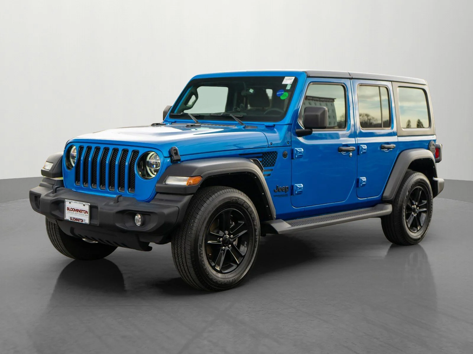 Used 2022 Hydro Blue Pearl Coat Jeep Unlimited Sport Altitude image 4