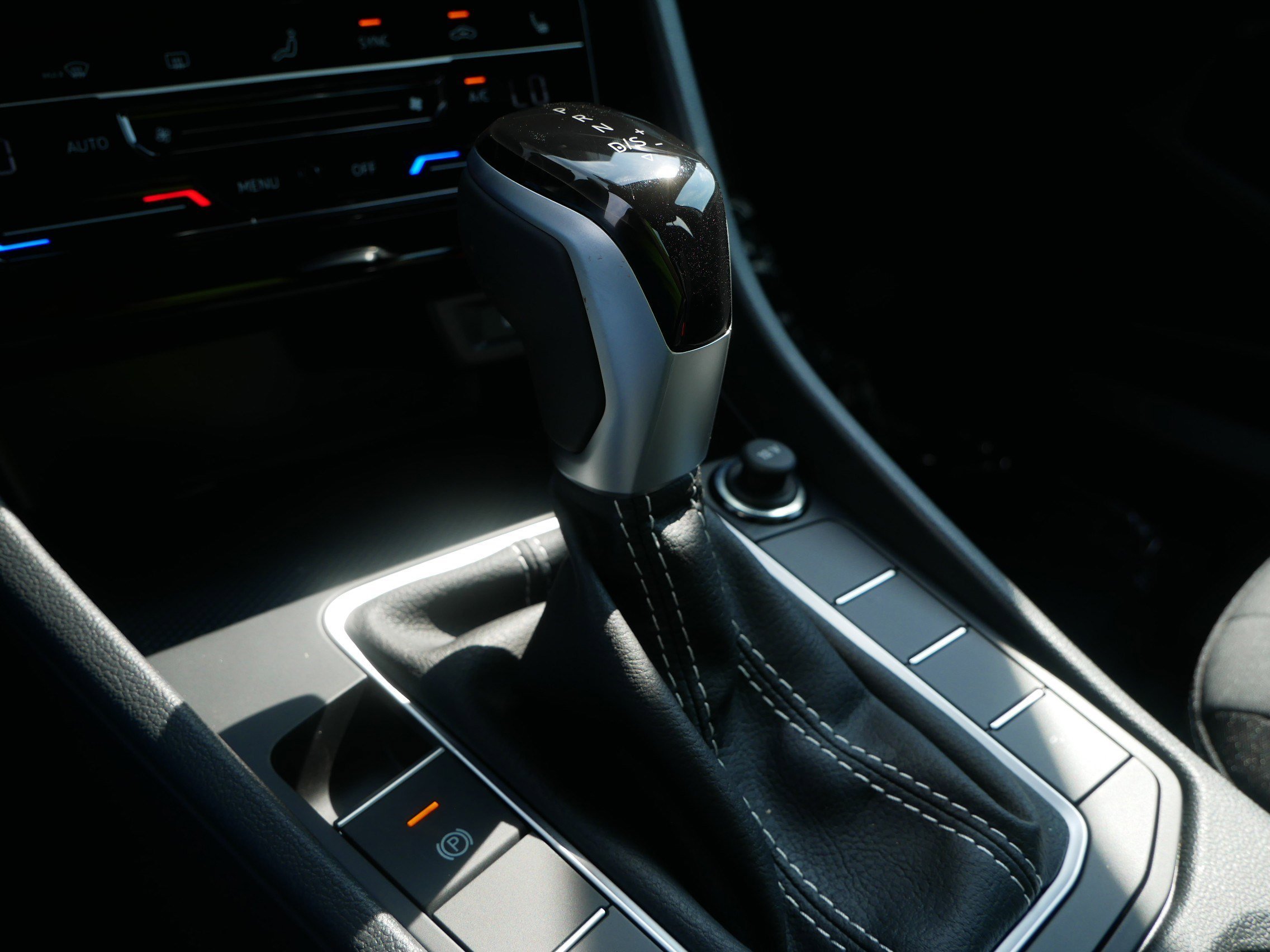 2025 Volkswagen Jetta Sport - Photo 10