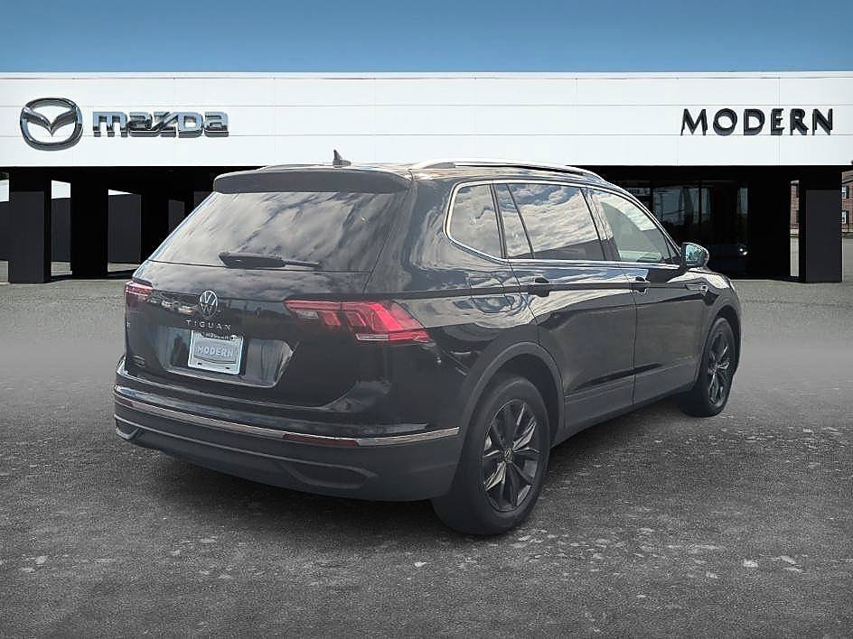Used 2023 Platinum Gray Metallic Volkswagen SE image 5