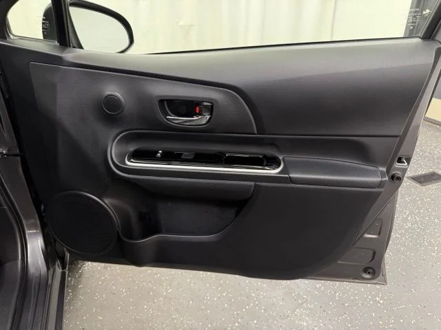 Certified Used 2016  Toyota Two image 9