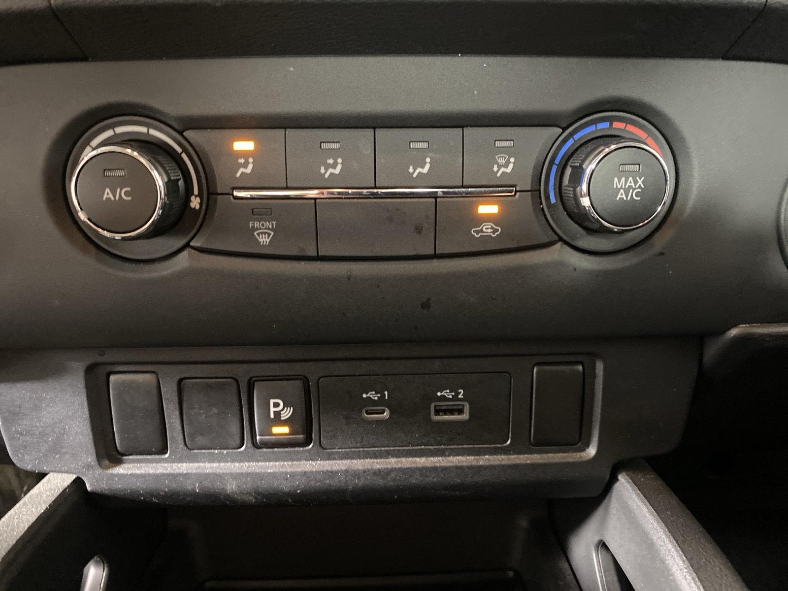 Used 2022 Glacier White Nissan S image 18