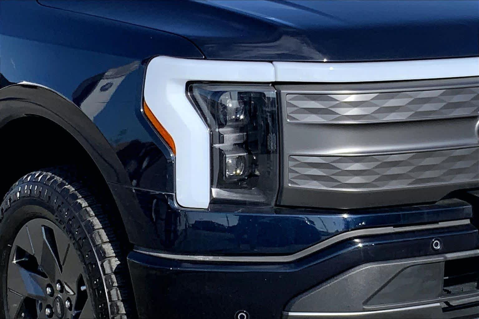 Used 2023 Antimatter Blue Metallic Ford LARIAT image 23