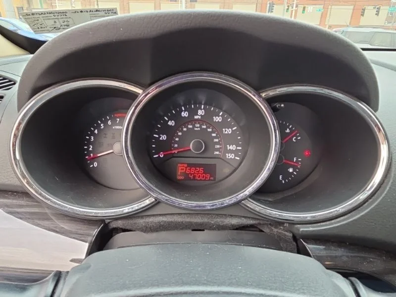 Used 2011 White Kia LX image 12