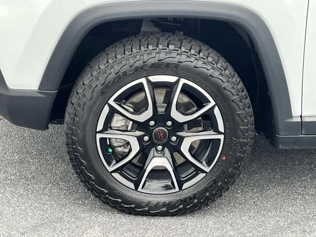 Used 2025 White Jeep Trailhawk image 11