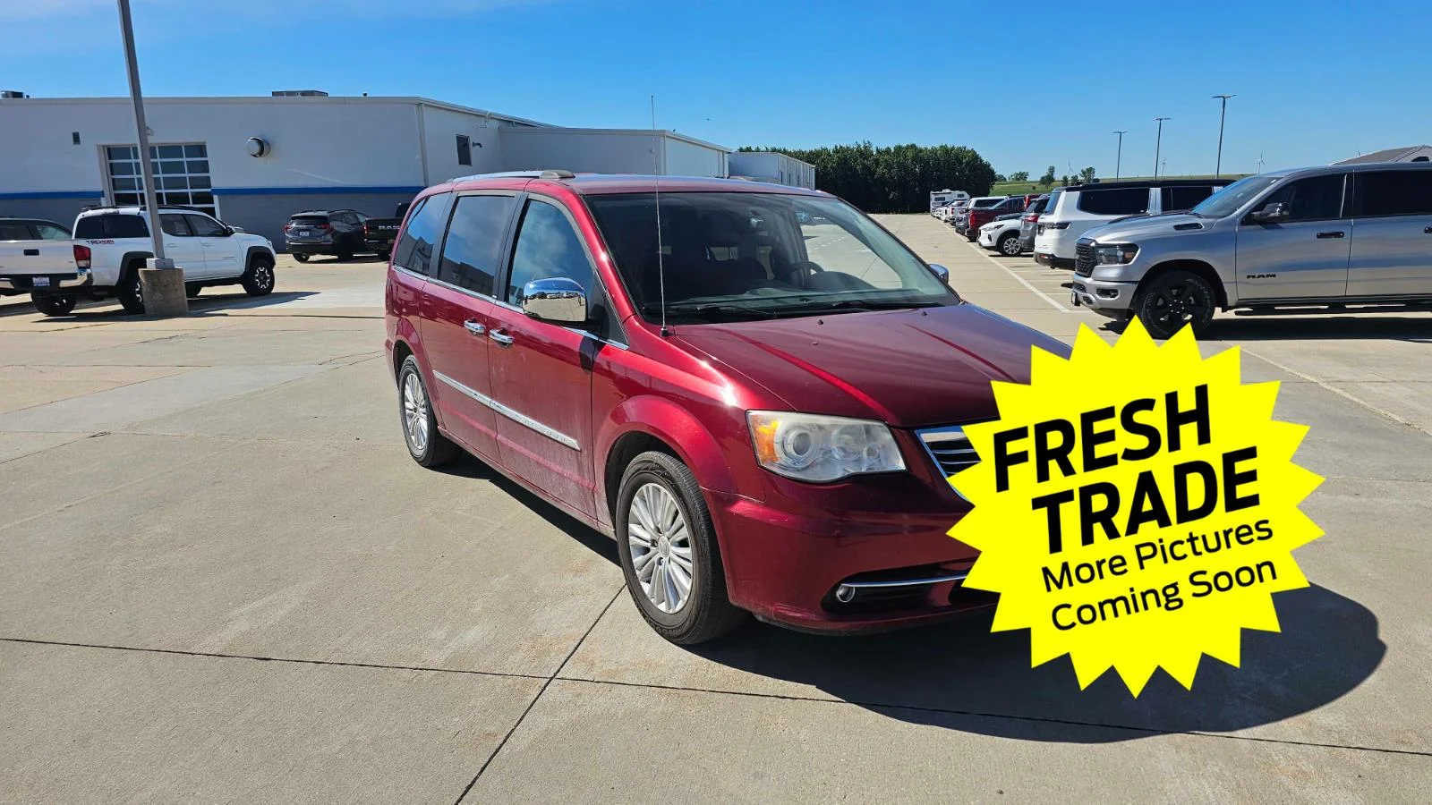 Used 2013  CHRYSLER  image 4