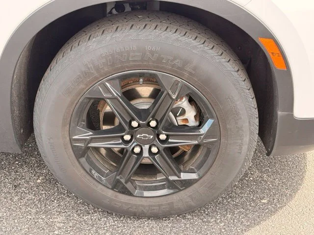 Used 2024 Summit White Chevrolet LT image 12