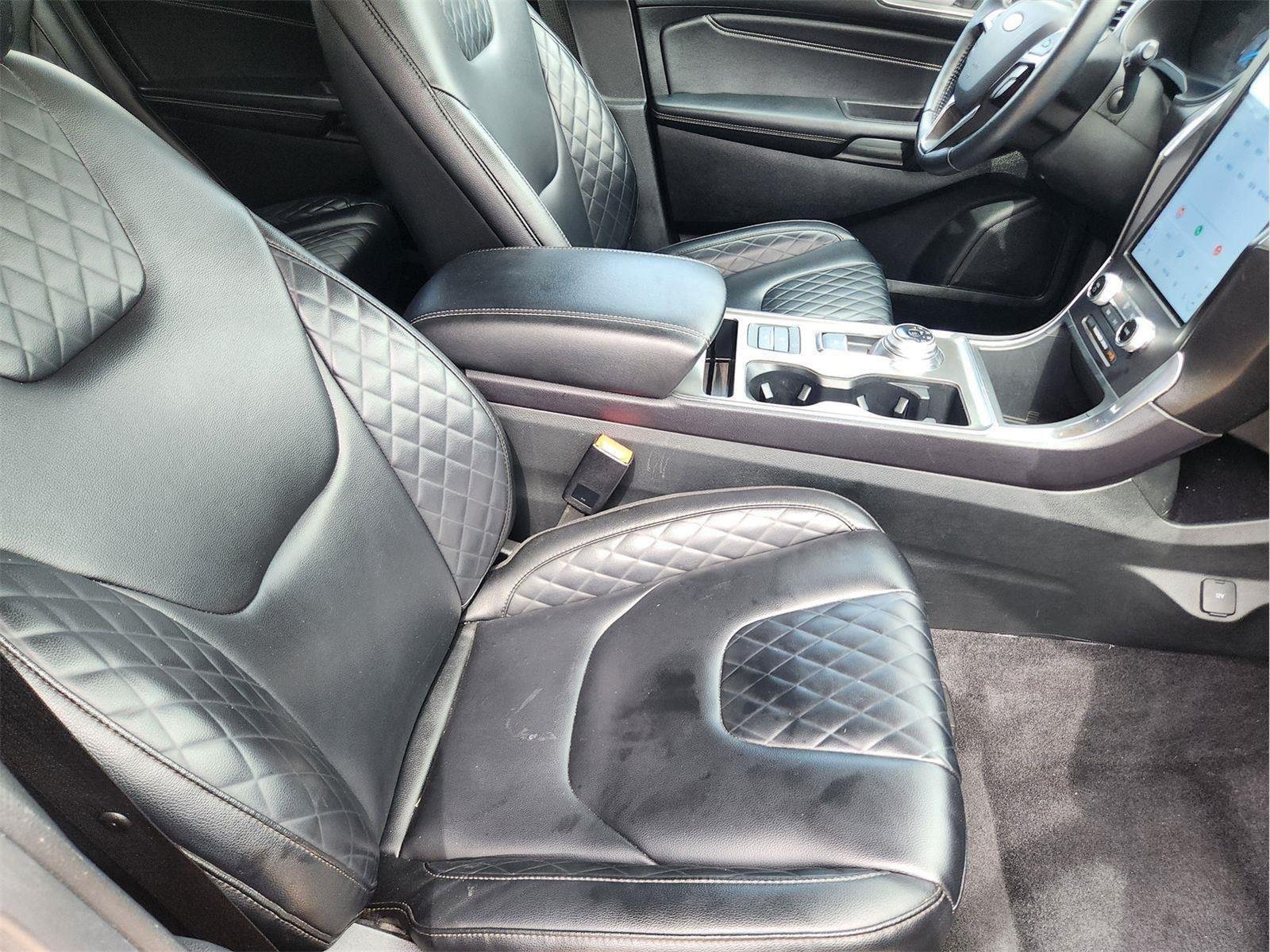 Used 2024 Iconic Silver Ford Titanium image 13