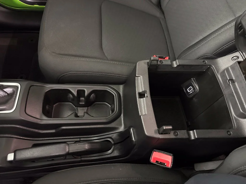 Used 2019 Green Jeep Sport S image 39