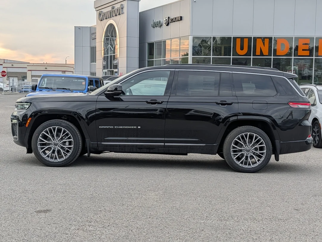 New 2026 Black Jeep Summit - - 4x4 - Dual- Pane Panoramic Sunroof - Trailer Tow Pkg - Palermo Leather & More! image 5