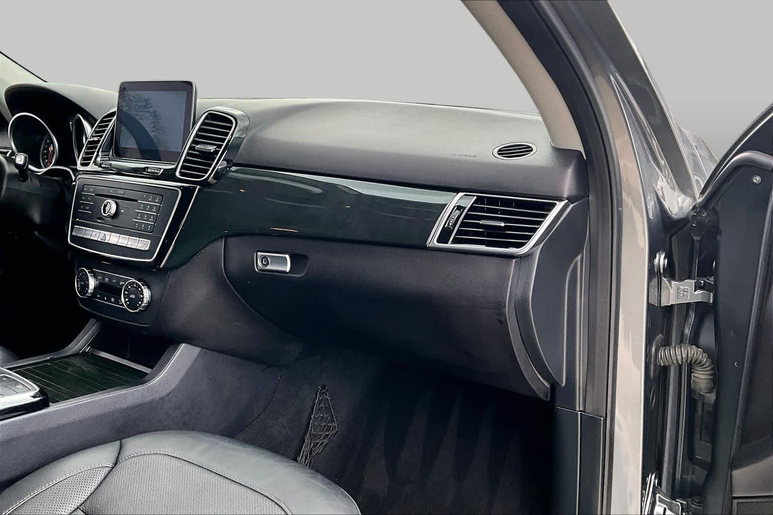 Used 2018 Selenite Grey Metallic Mercedes-Benz GLE 350 image 19