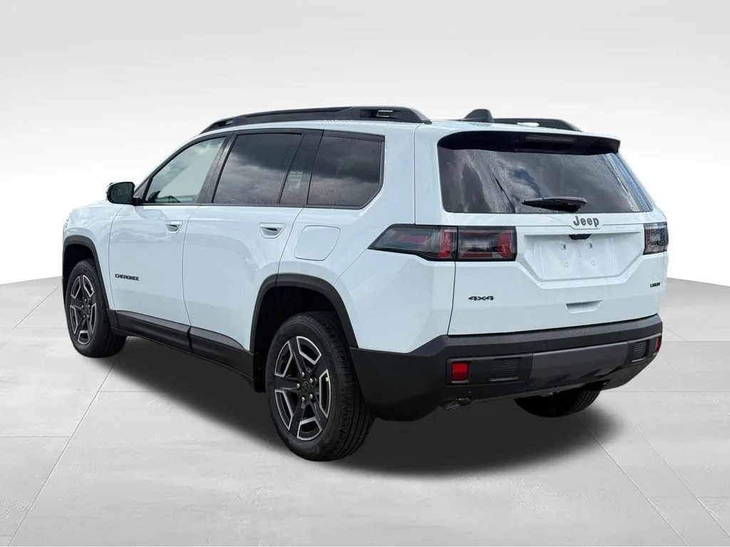 New 2026 Bright White Clear-Coat Exterior Paint Jeep Laredo image 3