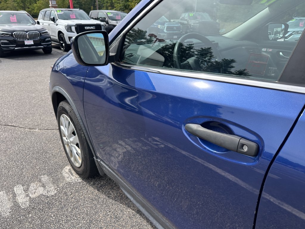 Used 2017 Blue Nissan S image 10