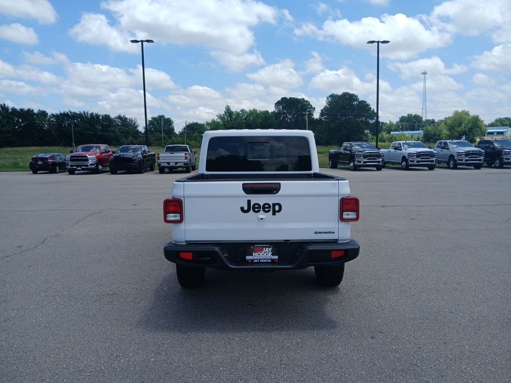 New 2026 Bright White Clear-Coat Exterior Paint Jeep Sahara image 7