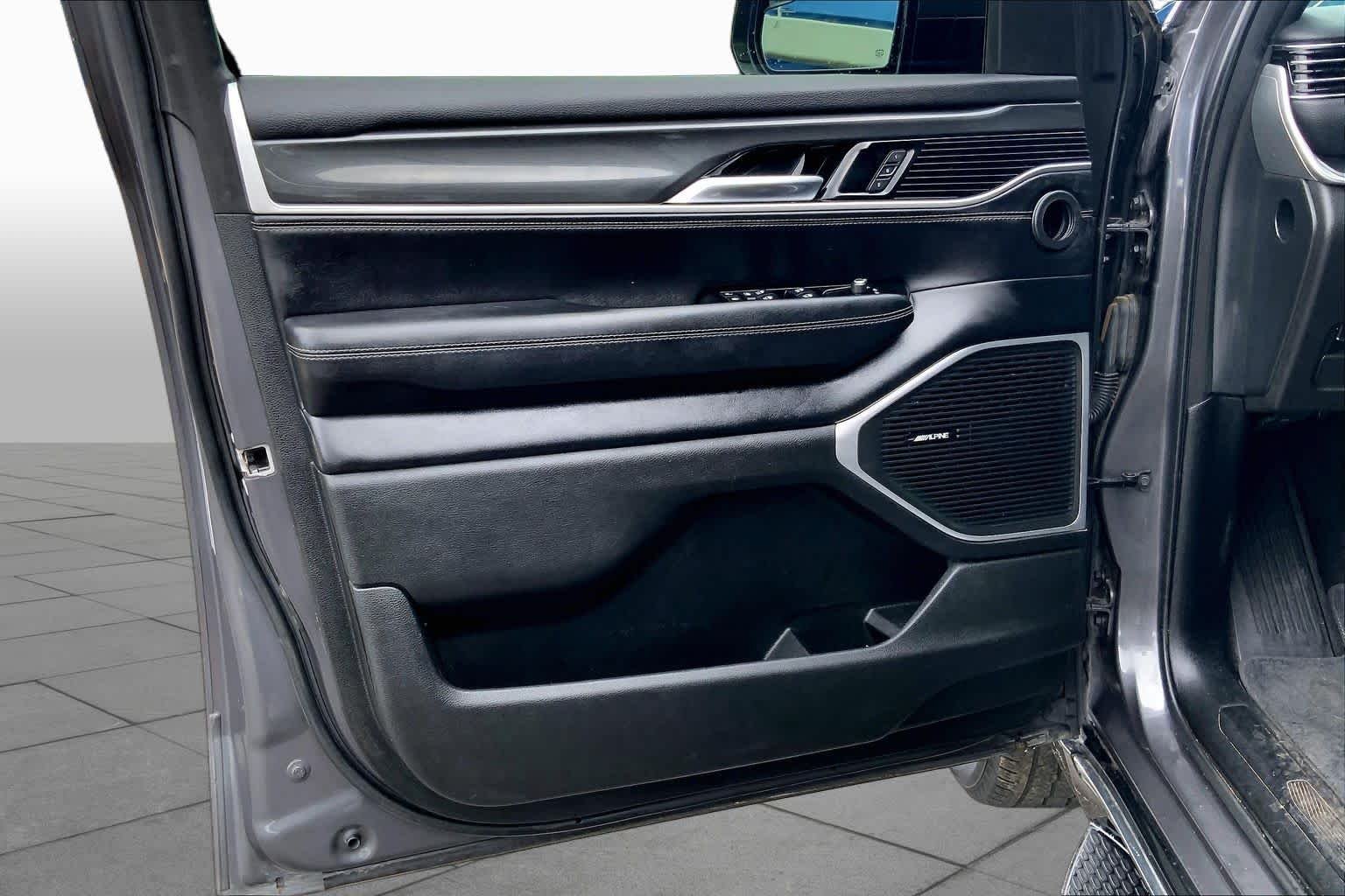Used 2022 Baltic Gray Metallic Clearcoat Jeep Series I image 21