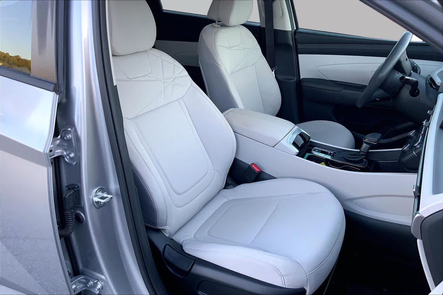 Used 2025 Shimmering Silver Hyundai SE image 8
