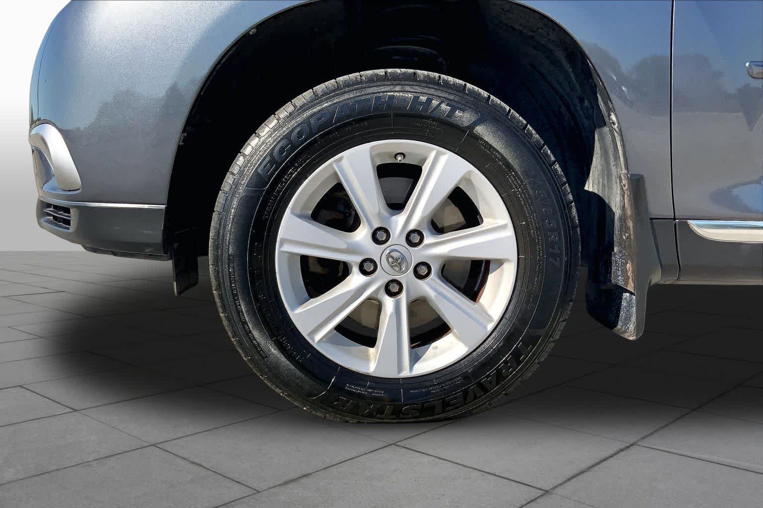 Used 2013 Magnetic Gray Metallic Toyota SE image 11