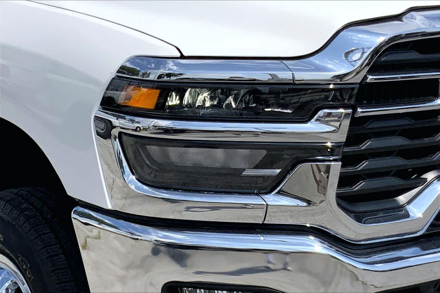 New 2026 Bright White Clear-Coat Exterior Paint RAM Tradesman image 10