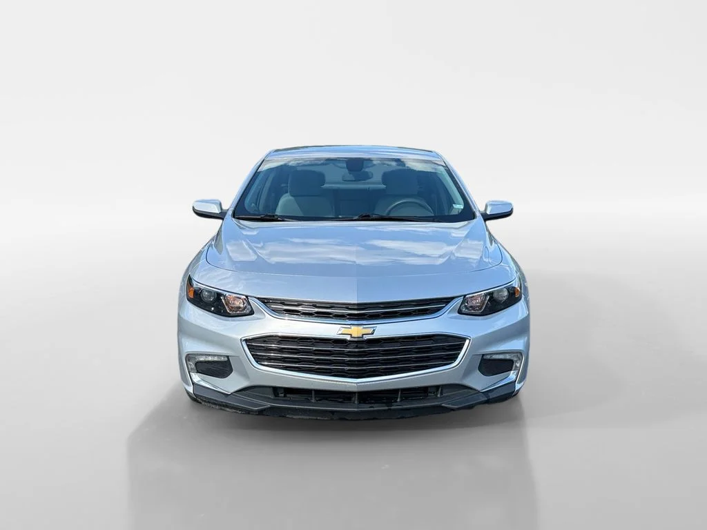 Used 2018 Silver Ice Metallic Chevrolet LT image 8