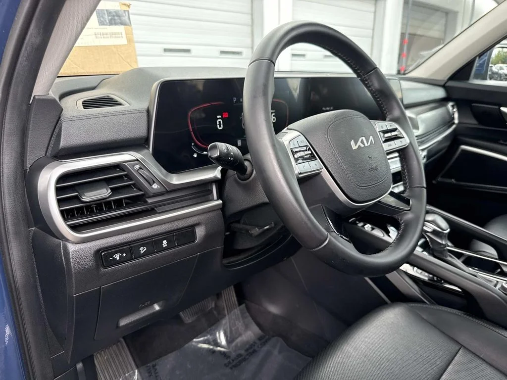 Used 2023 Black Kia S image 26