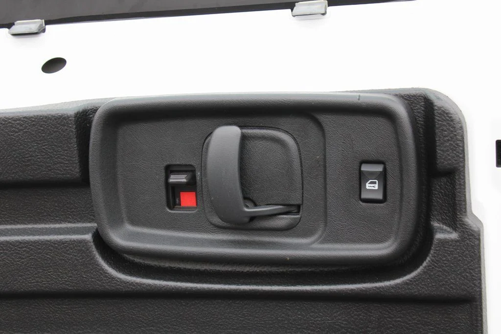 2023 GMC Savana Cargo Work Van - Photo 31