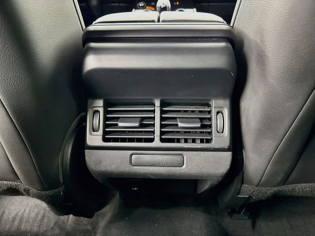 Used 2023 White Land Rover R-Dynamic S image 26