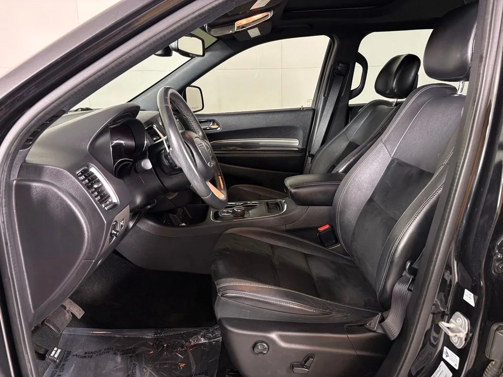 Used 2015 Black Dodge SXT image 16