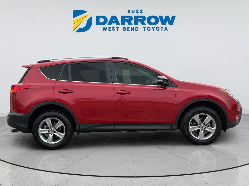 Used 2015 Red Toyota XLE image 11