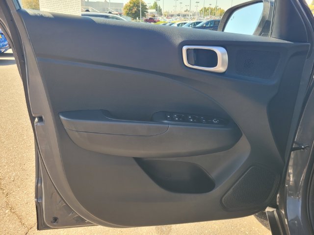 Used 2025 Gray Hyundai SEL image 18