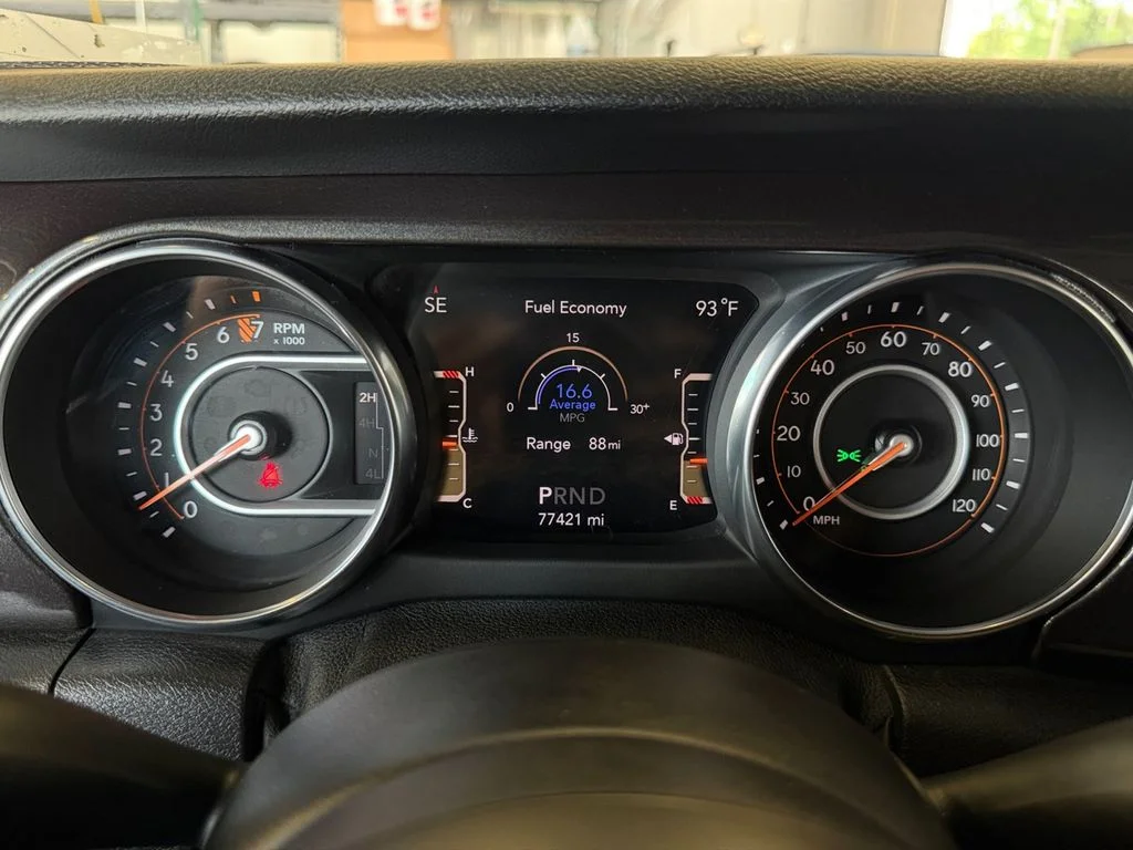 Used 2019 Silver Jeep Unlimited Sport Altitude image 19