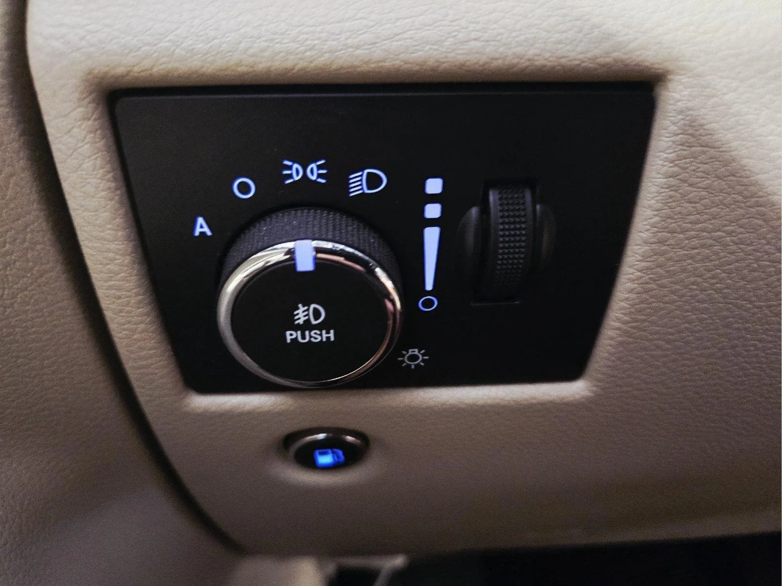 Used 2015 Bright White Clearcoat Jeep Limited image 15