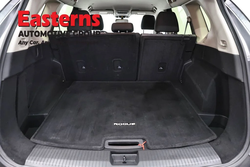 Used 2023 Gray Nissan SV image 9
