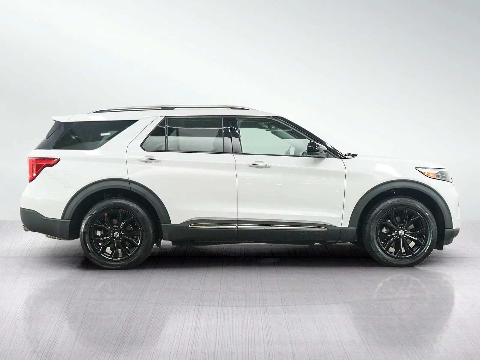Used 2023 Oxford White Ford Limited image 6