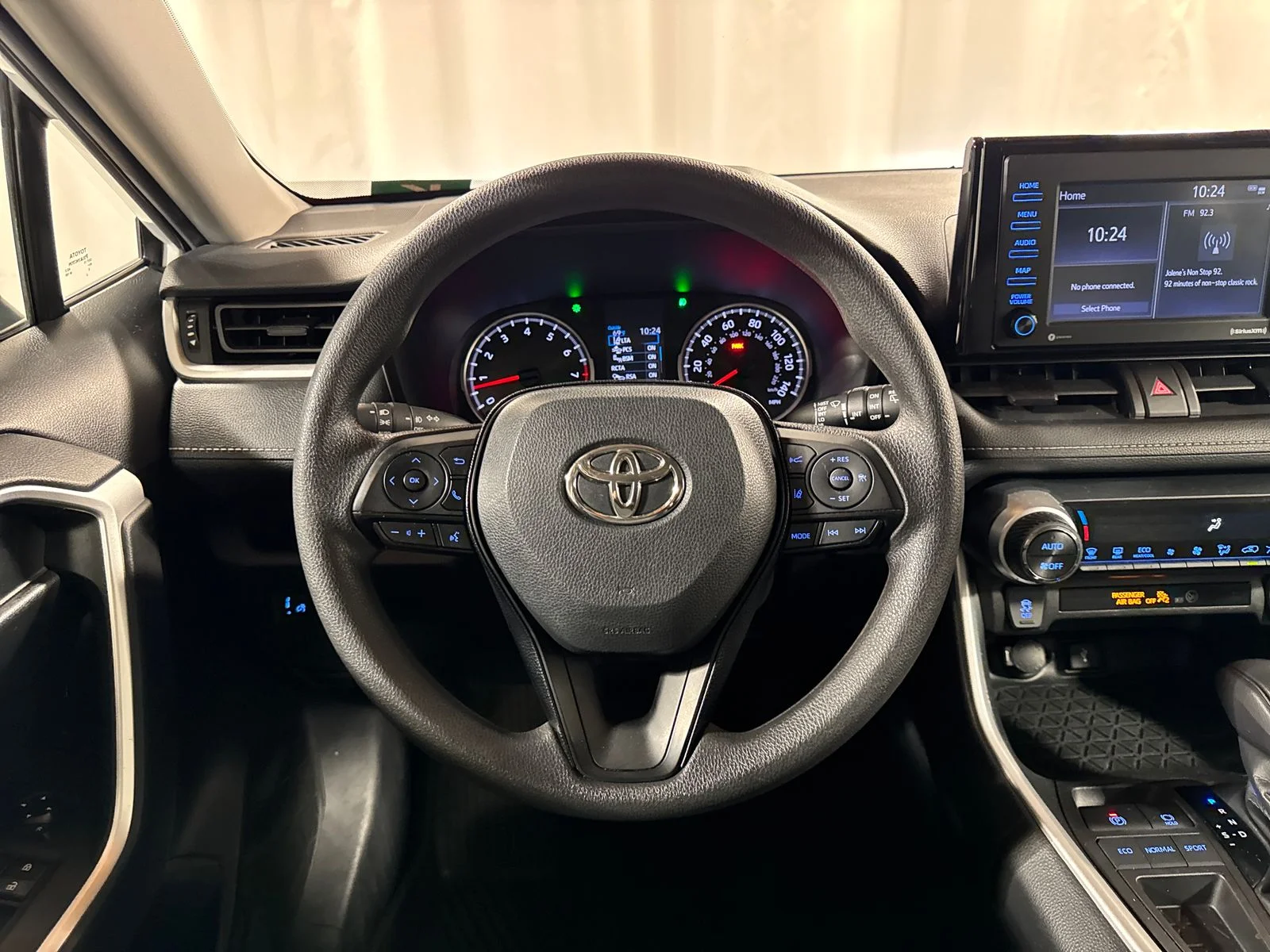 Used 2021 White Toyota XLE image 20