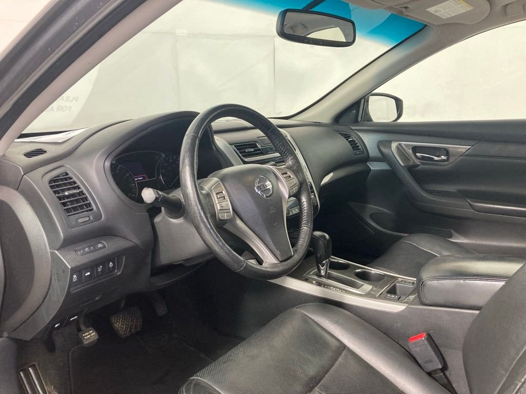 Used 2015 Silver Nissan 2.5 SL image 14
