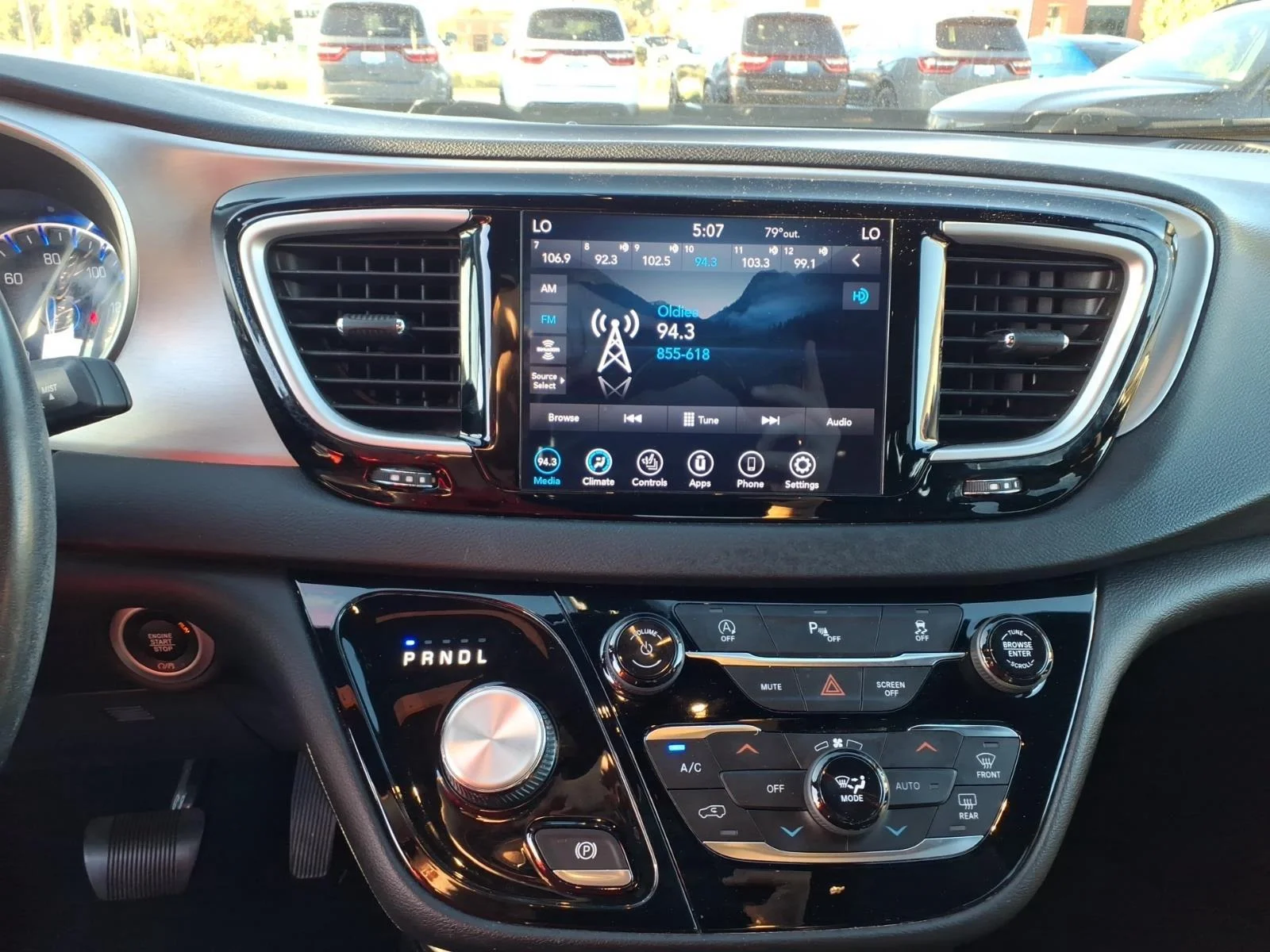 Used 2020 Granite Crystal Metallic Clearcoat Chrysler Launch Edition image 10