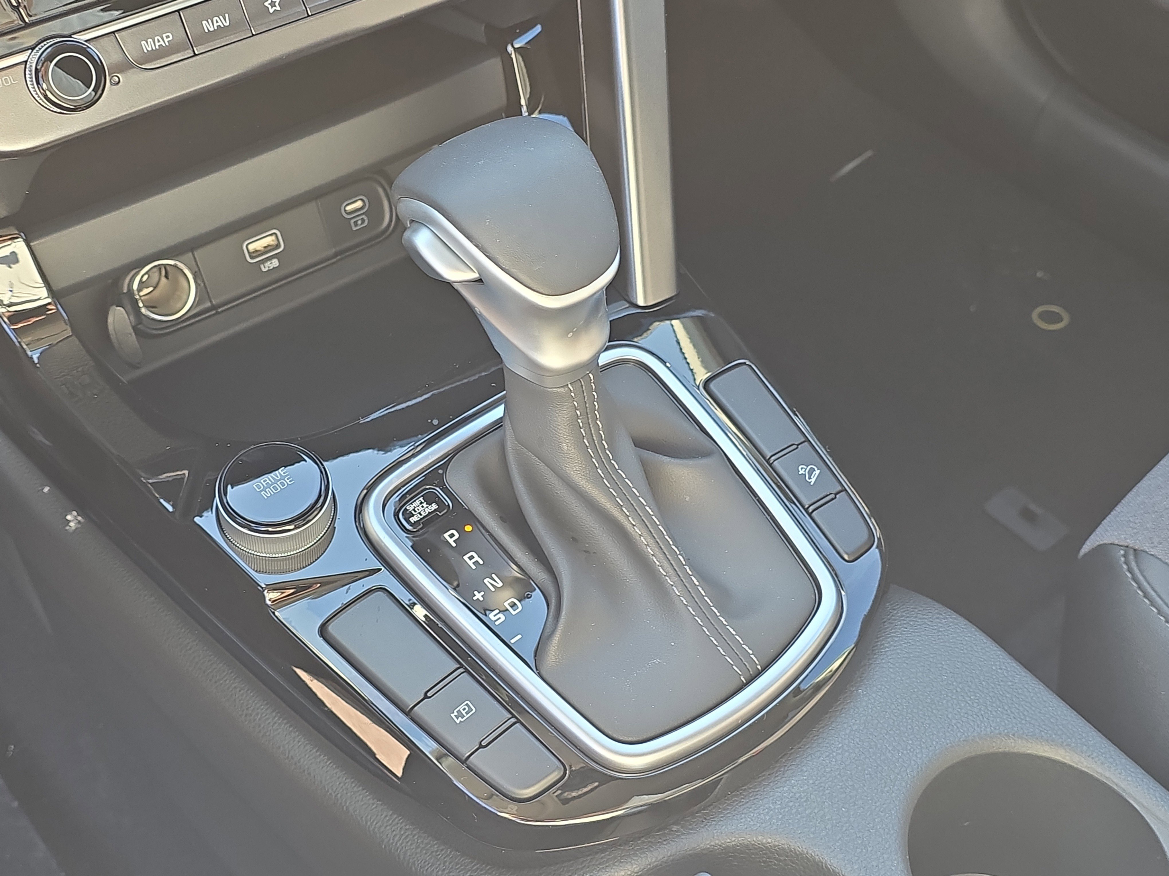 New 2026 Pluton Blue / Black Roof Kia S image 25
