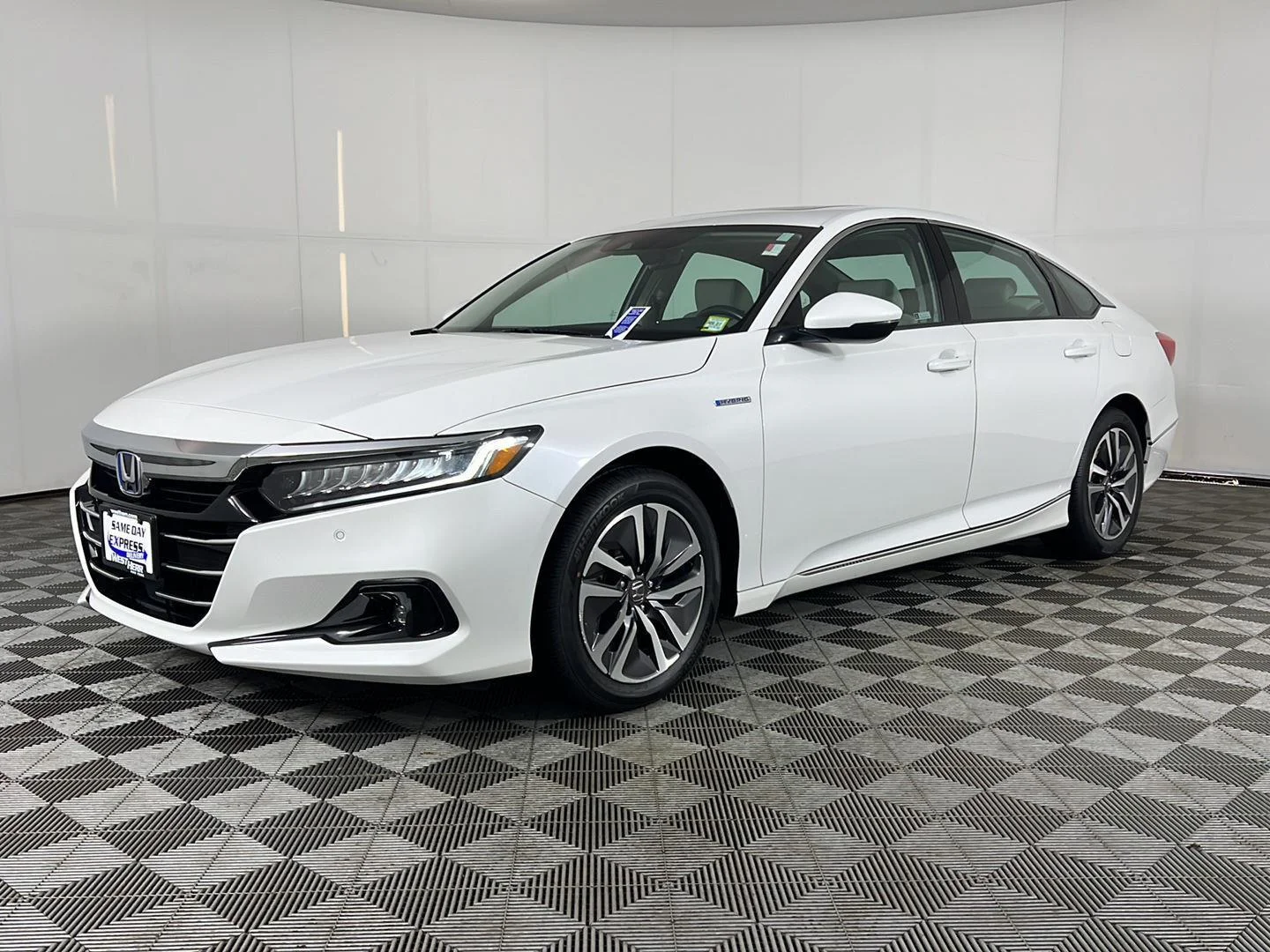 Used 2021 Platinum White Pearl Honda EX-L image 13