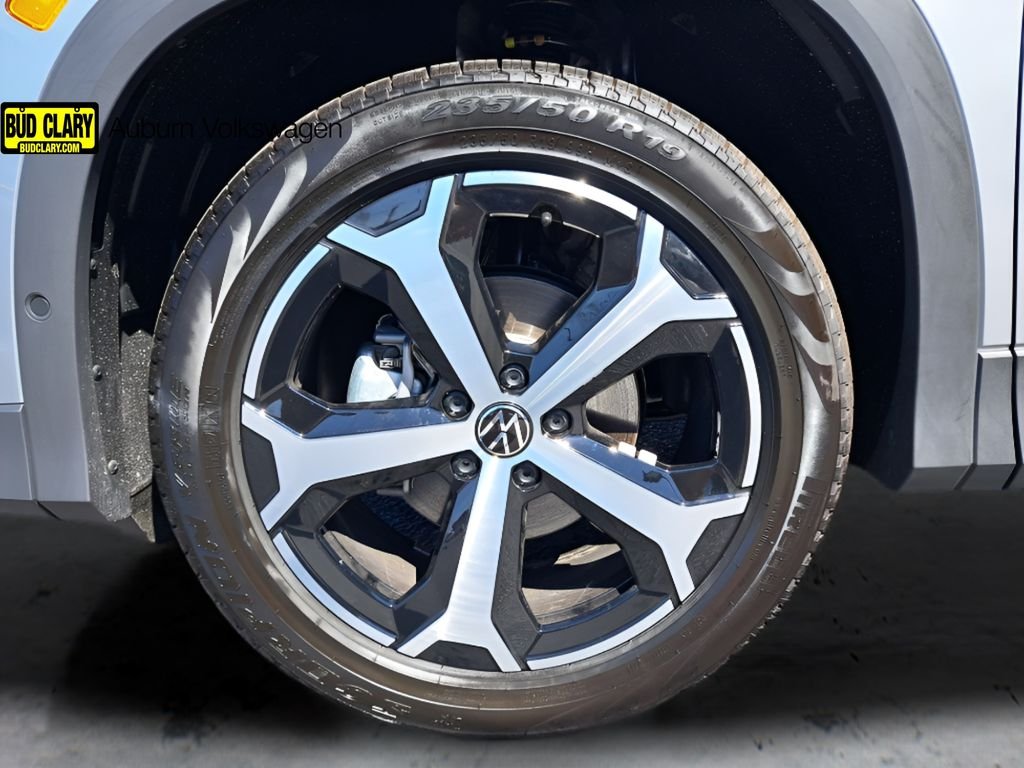 2025 Volkswagen Tiguan SE - Photo 11