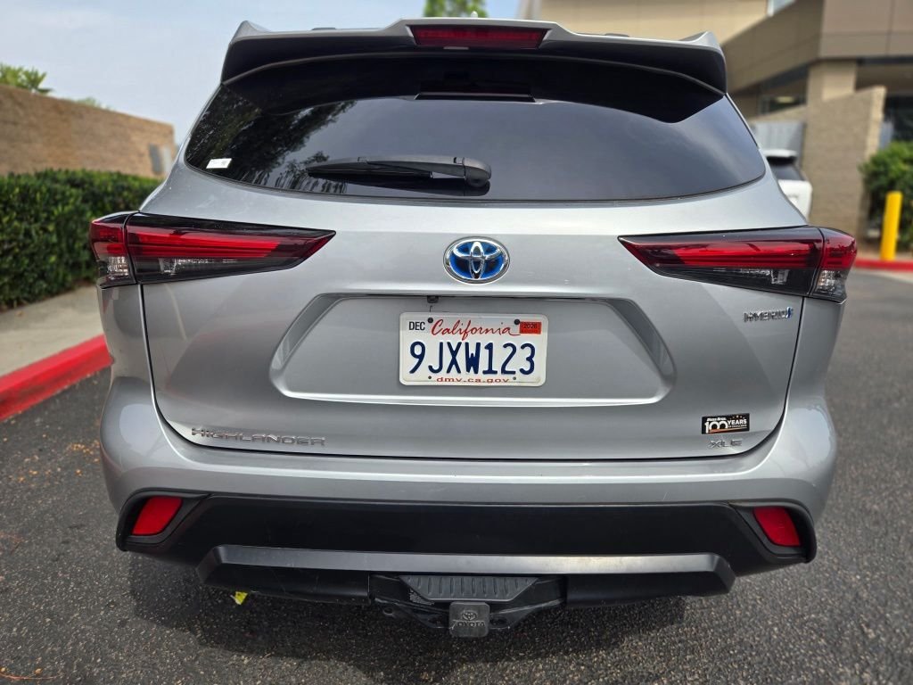 Used 2024 Silver Toyota XLE image 8