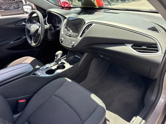 Used 2023 Gray Chevrolet LT image 18