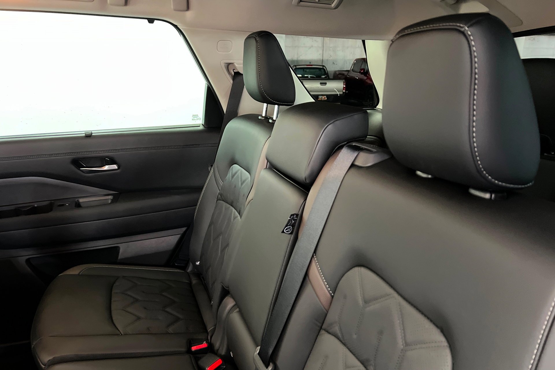 New 2026 Boulder Gray Pearl / Super Black Two-tone Nissan Platinum image 21