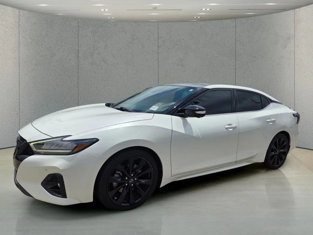 Used 2023 White Nissan SR image 9