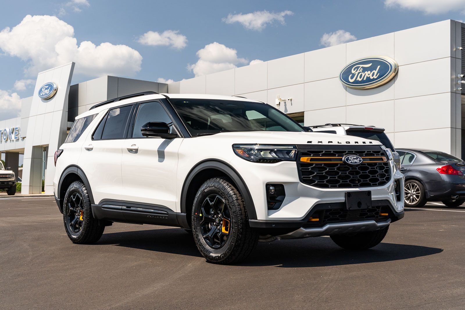 New 2027 Star White Metallic Tri-Coat Ford Tremor® image 1