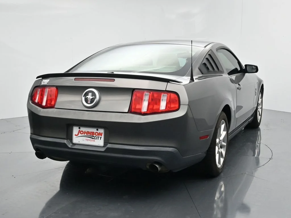 Used 2011  Ford V6 Premium image 5
